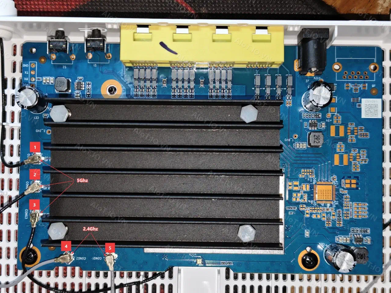 Front side of the PCB with large aluminum heatsink and 5 antenna RF connector feeds